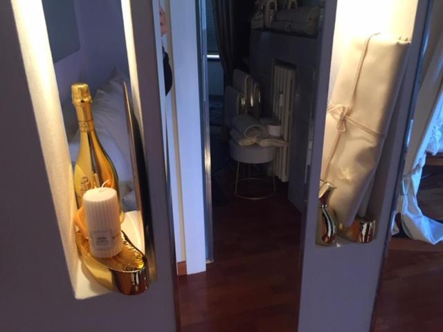 Little Suite Near Lake Verbania Bagian luar foto