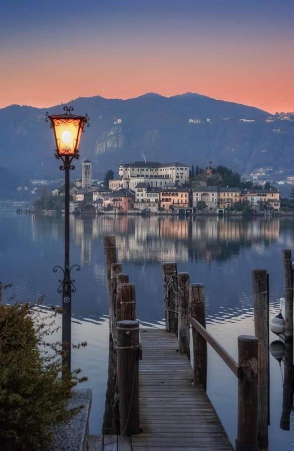 Little Suite Near Lake Verbania Bagian luar foto