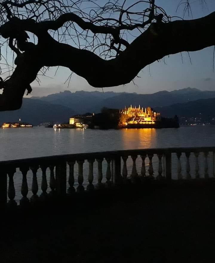 Little Suite Near Lake Verbania Bagian luar foto