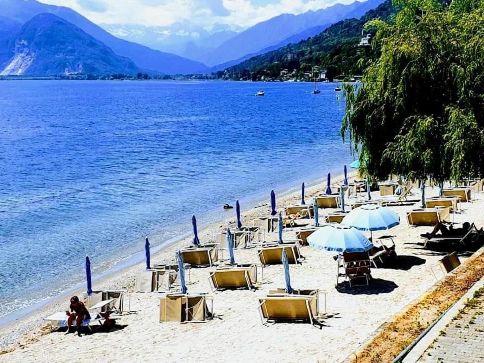 Little Suite Near Lake Verbania Bagian luar foto