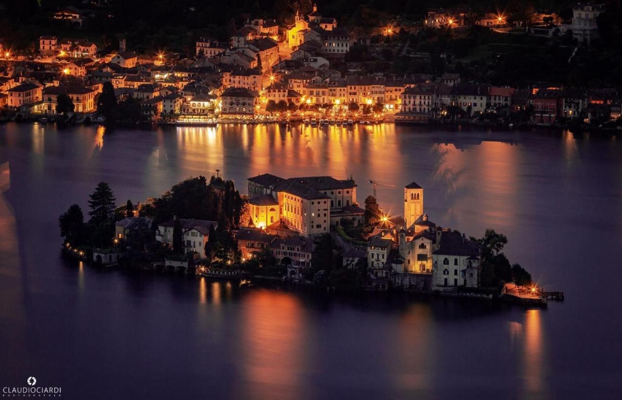 Little Suite Near Lake Verbania Bagian luar foto