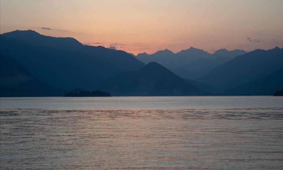 Little Suite Near Lake Verbania Bagian luar foto