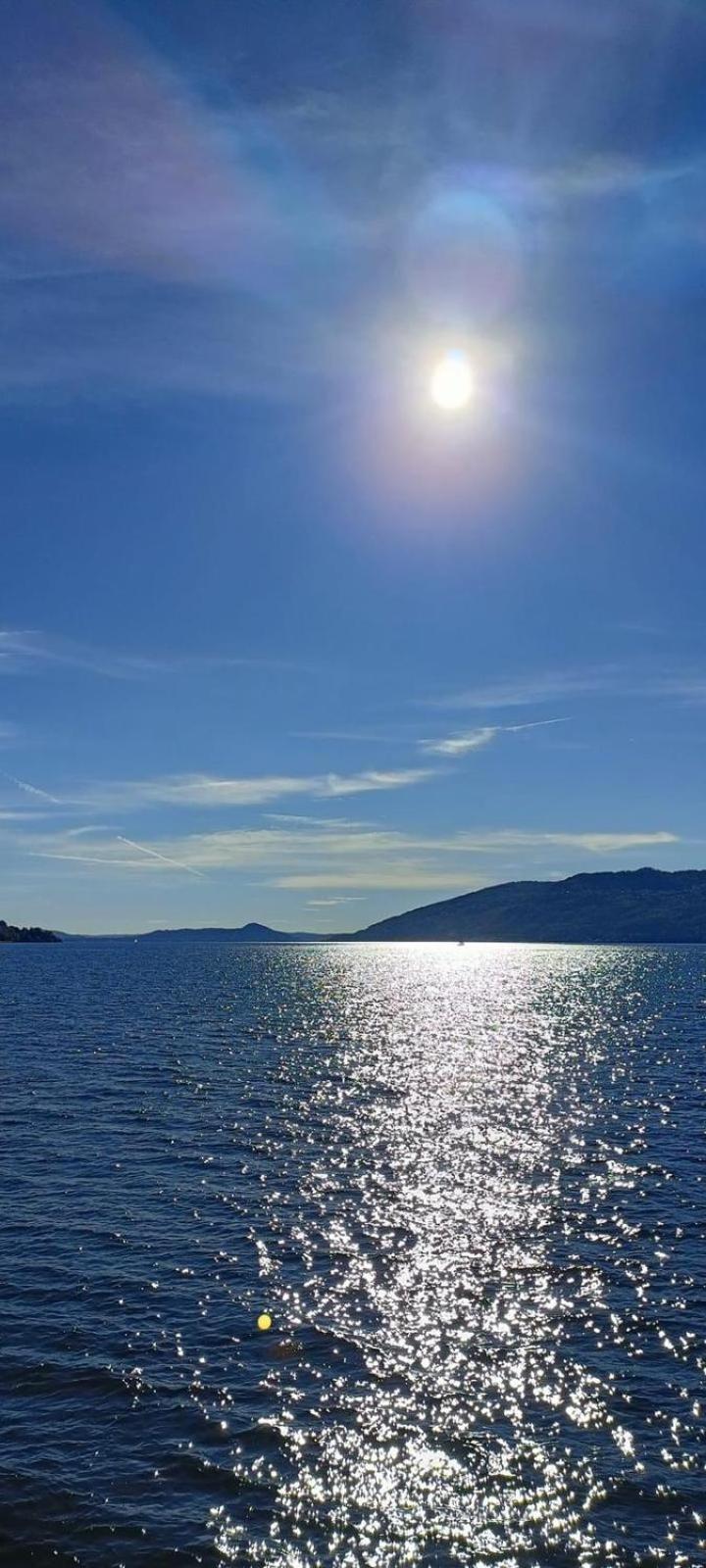 Little Suite Near Lake Verbania Bagian luar foto
