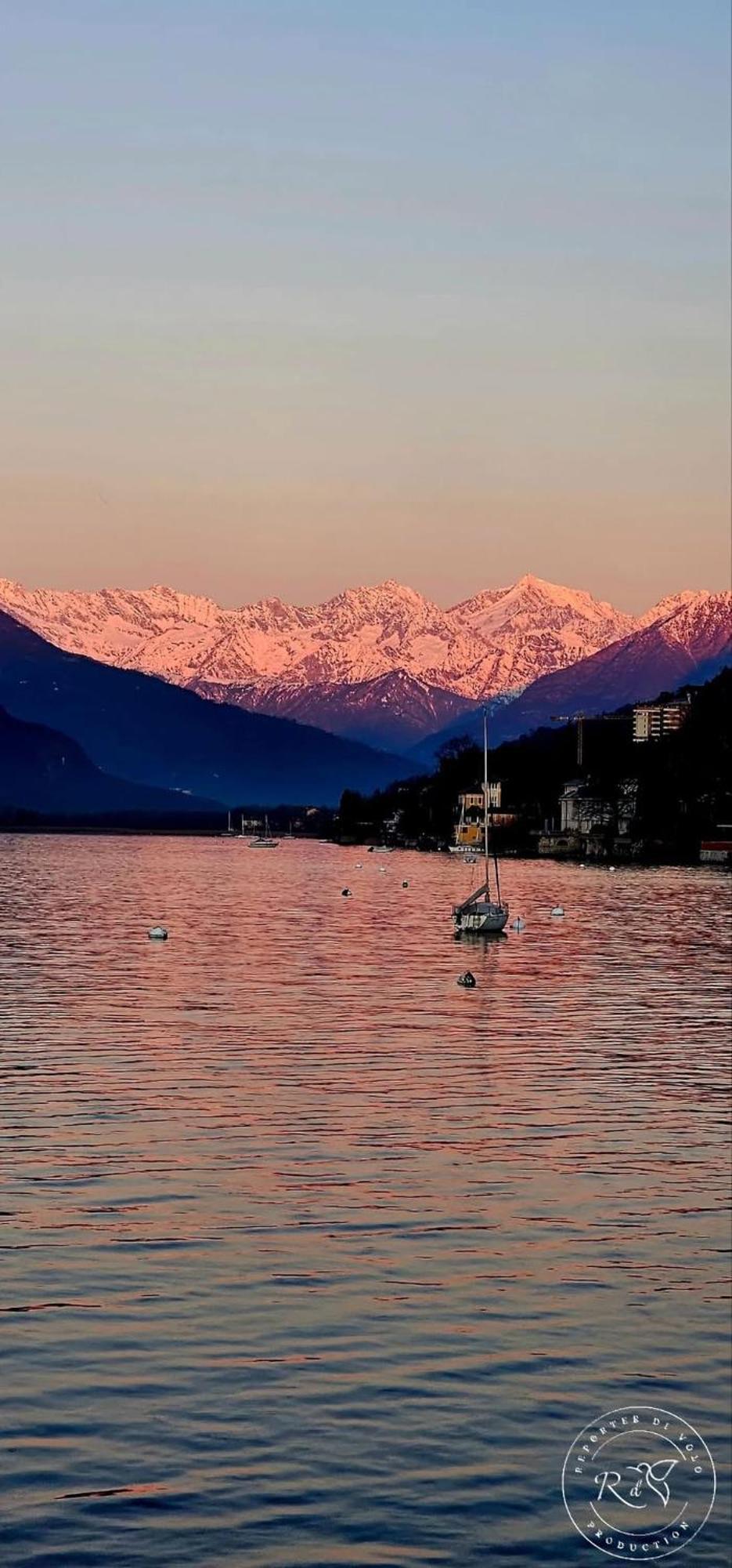Little Suite Near Lake Verbania Bagian luar foto