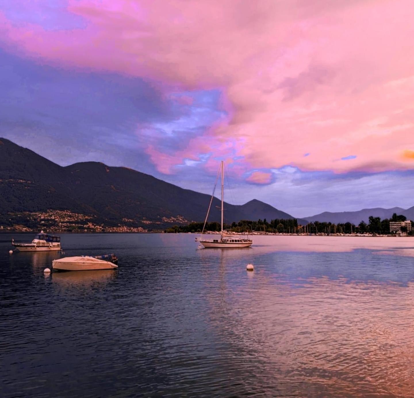 Little Suite Near Lake Verbania Bagian luar foto